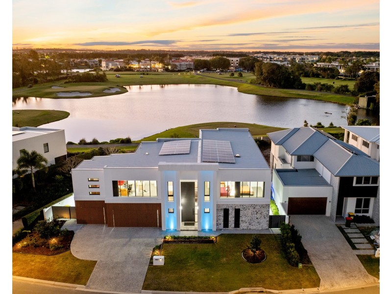 9213 Peter Senior Drive, Hope Island QLD 4212