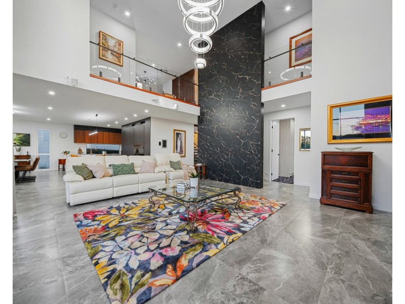 9213 Peter Senior Drive, Hope Island QLD 4212