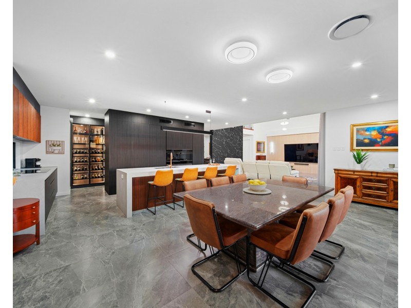 9213 Peter Senior Drive, Hope Island QLD 4212