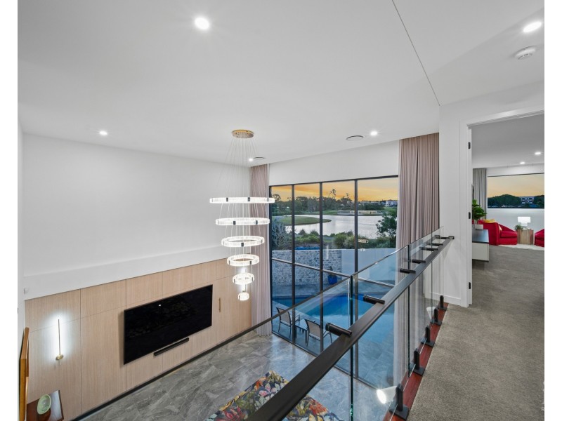 9213 Peter Senior Drive, Hope Island QLD 4212
