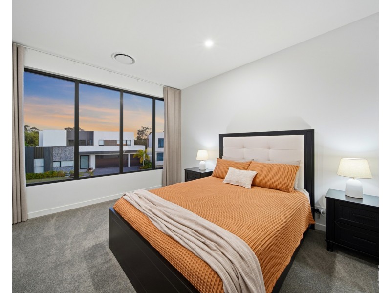 9213 Peter Senior Drive, Hope Island QLD 4212
