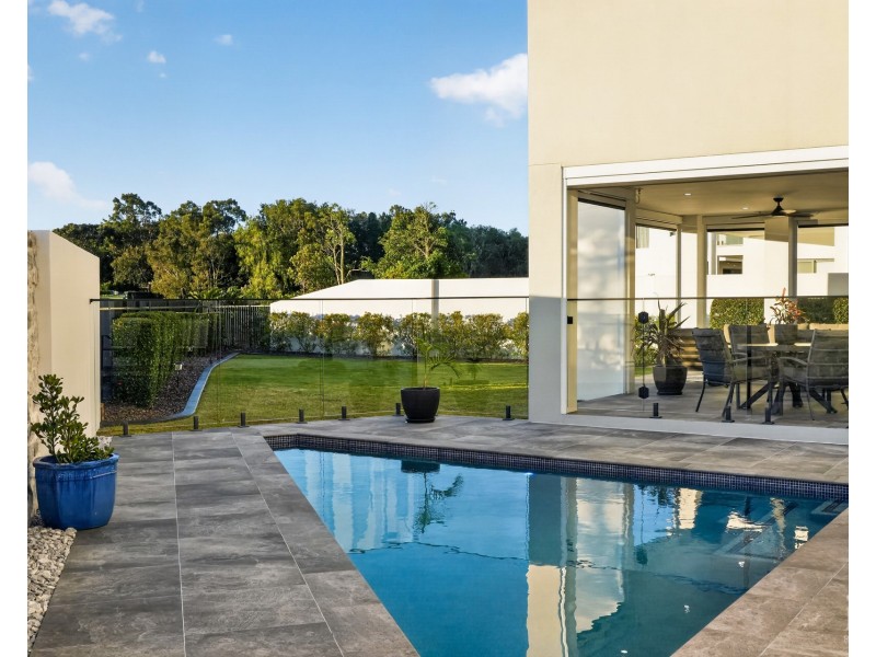9213 Peter Senior Drive, Hope Island QLD 4212