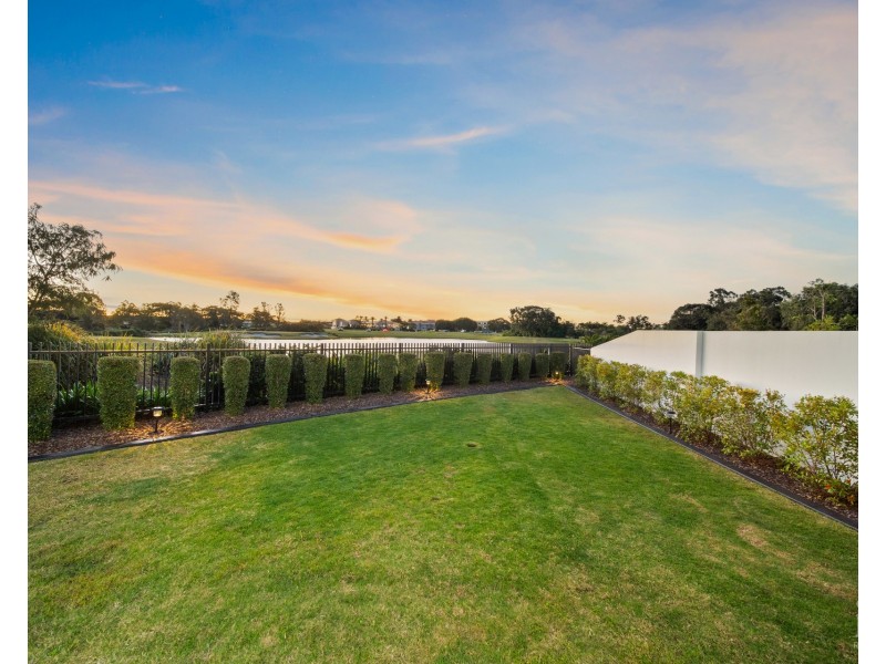 9213 Peter Senior Drive, Hope Island QLD 4212
