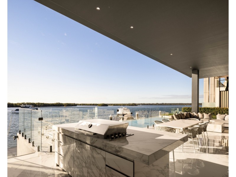 37 Knightsbridge Parade West, Sovereign Islands QLD 4216