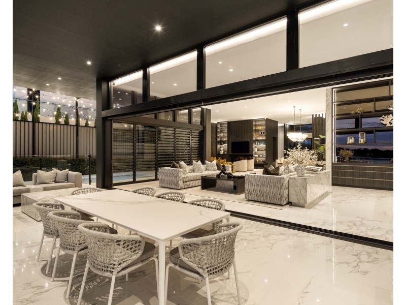 37 Knightsbridge Parade West, Sovereign Islands QLD 4216