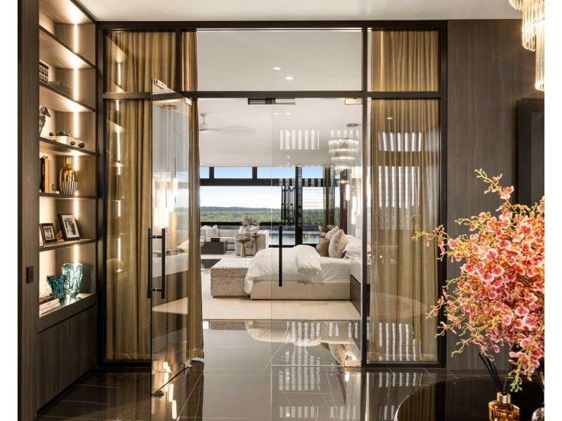 37 Knightsbridge Parade West, Sovereign Islands QLD 4216