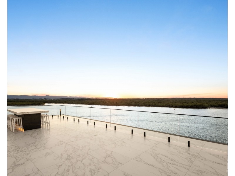 37 Knightsbridge Parade West, Sovereign Islands QLD 4216