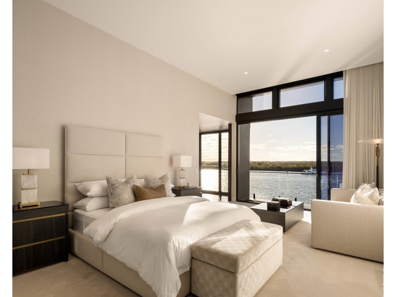 37 Knightsbridge Parade West, Sovereign Islands QLD 4216
