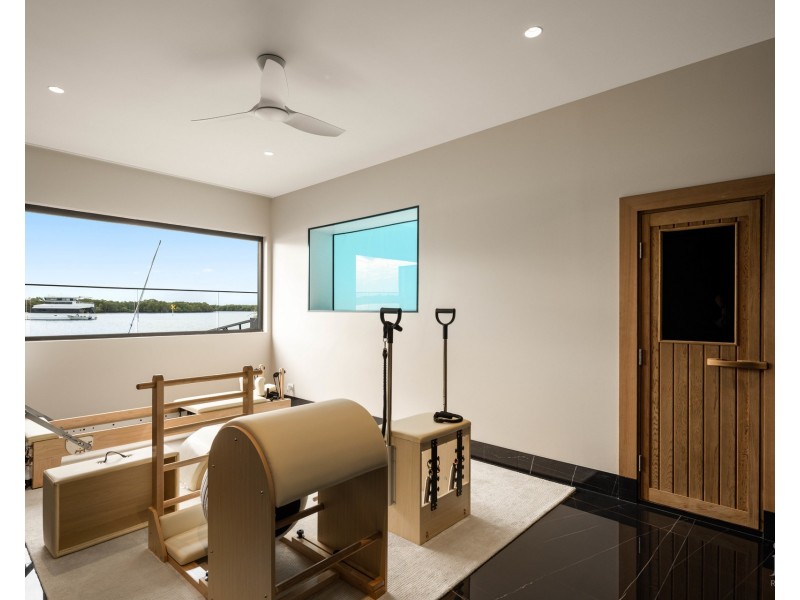 37 Knightsbridge Parade West, Sovereign Islands QLD 4216