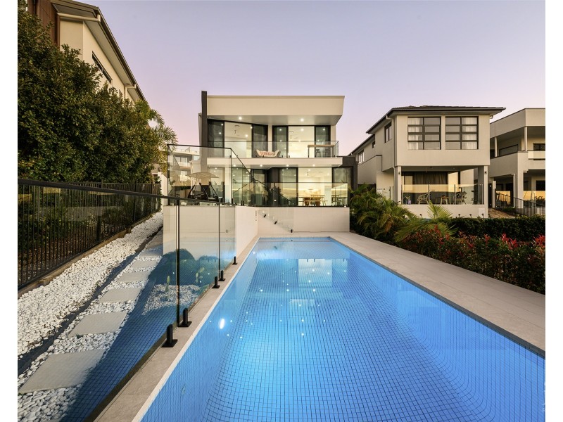 5030 Harbourview Drive, Hope Island QLD 4212