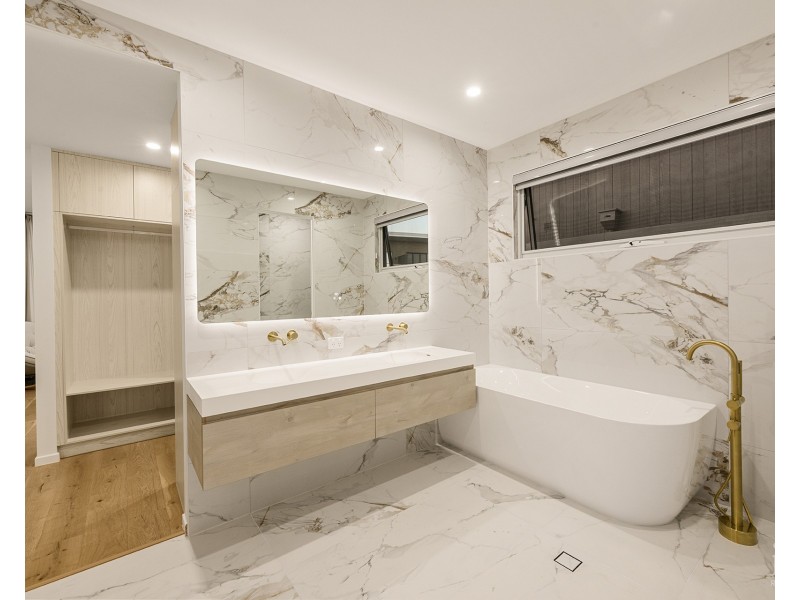5030 Harbourview Drive, Hope Island QLD 4212