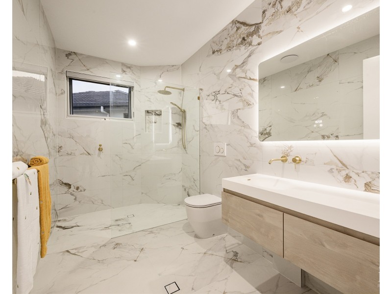5030 Harbourview Drive, Hope Island QLD 4212