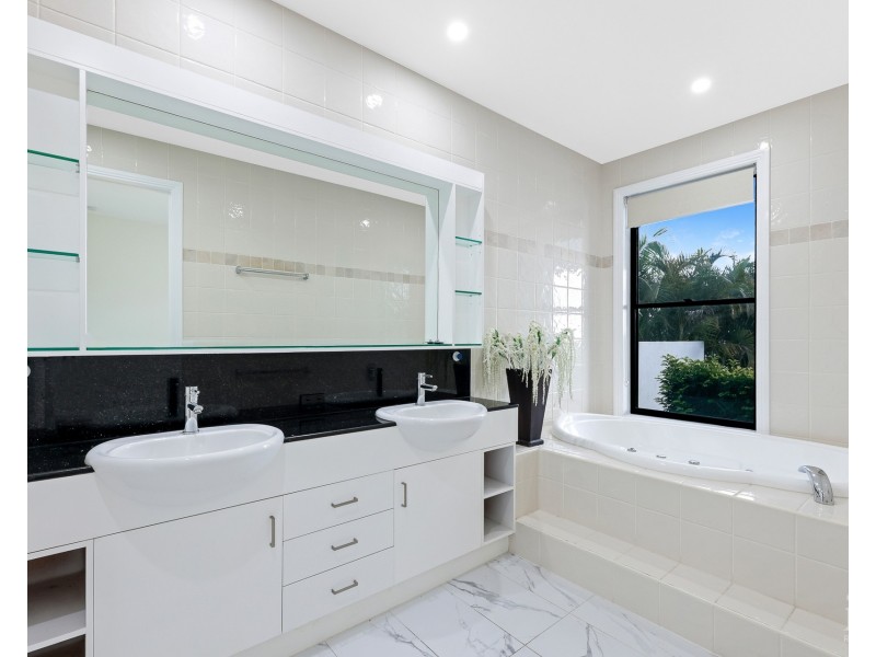 3131 Riverleigh Drive, Hope Island QLD 4212