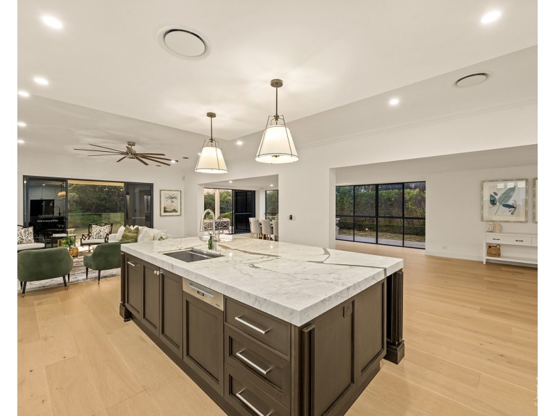 2344 Cressbrook Drive, Hope Island QLD 4212