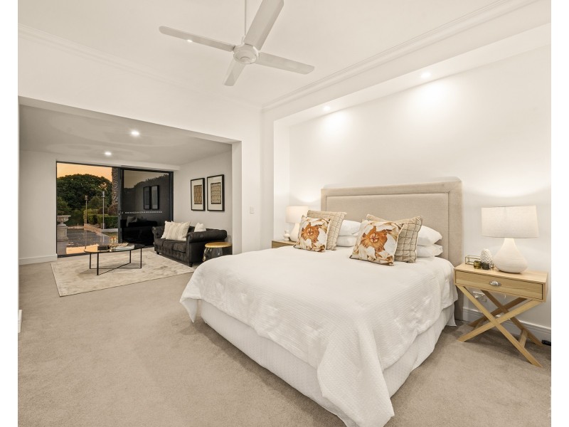 2344 Cressbrook Drive, Hope Island QLD 4212