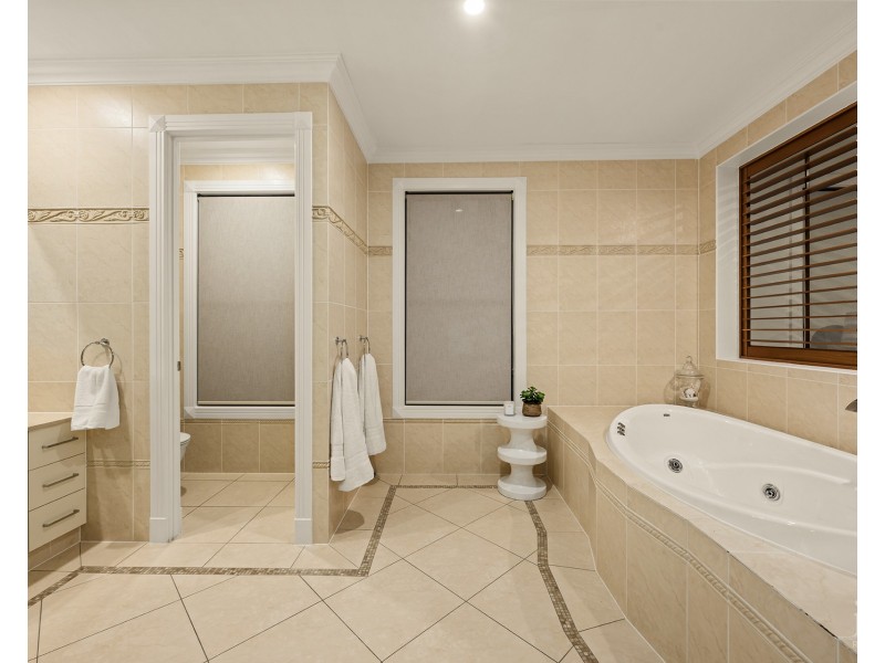 2344 Cressbrook Drive, Hope Island QLD 4212