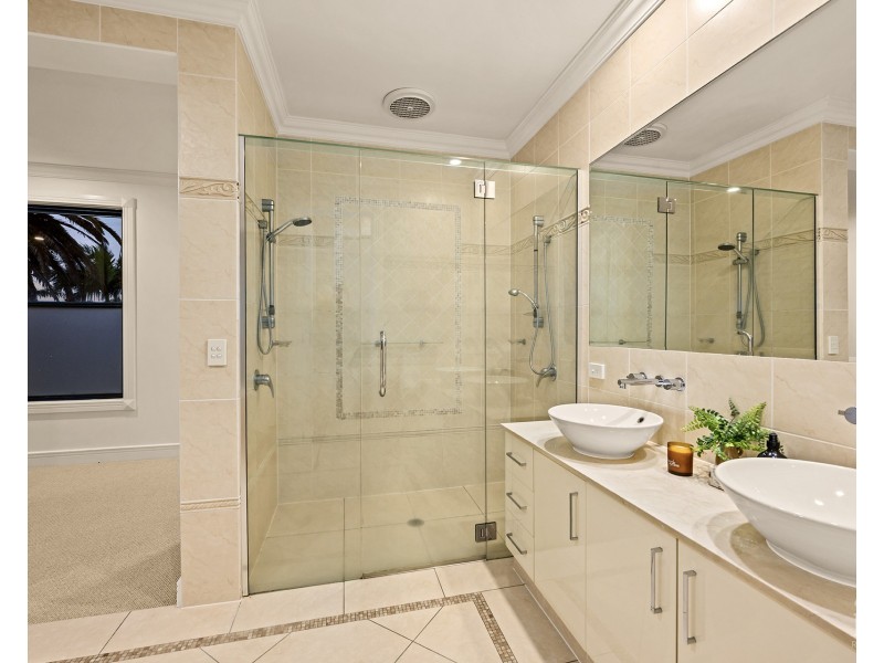 2344 Cressbrook Drive, Hope Island QLD 4212