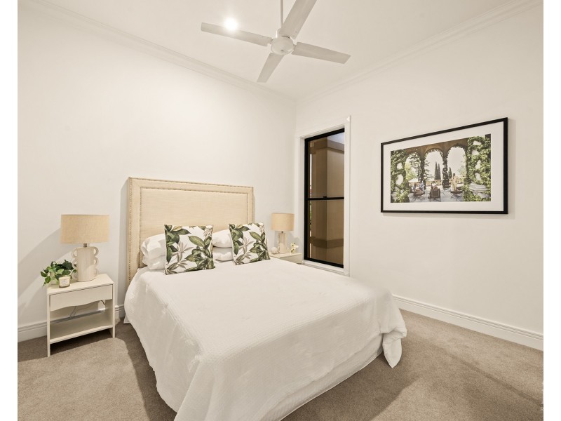 2344 Cressbrook Drive, Hope Island QLD 4212