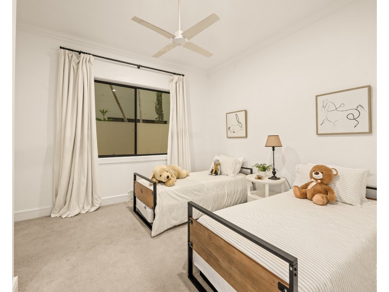 2344 Cressbrook Drive, Hope Island QLD 4212