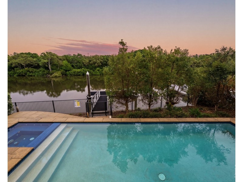 2344 Cressbrook Drive, Hope Island QLD 4212