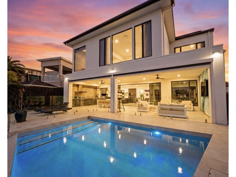 68 The Sovereign Mile, Sovereign Islands QLD 4216