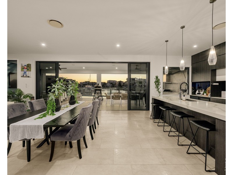 68 The Sovereign Mile, Sovereign Islands QLD 4216