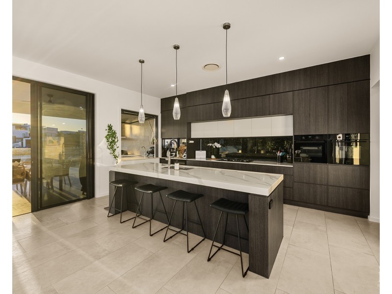 68 The Sovereign Mile, Sovereign Islands QLD 4216