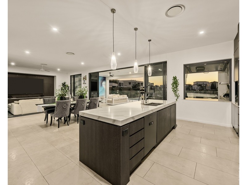 68 The Sovereign Mile, Sovereign Islands QLD 4216