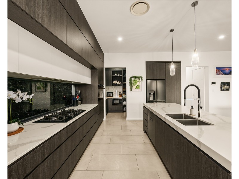 68 The Sovereign Mile, Sovereign Islands QLD 4216
