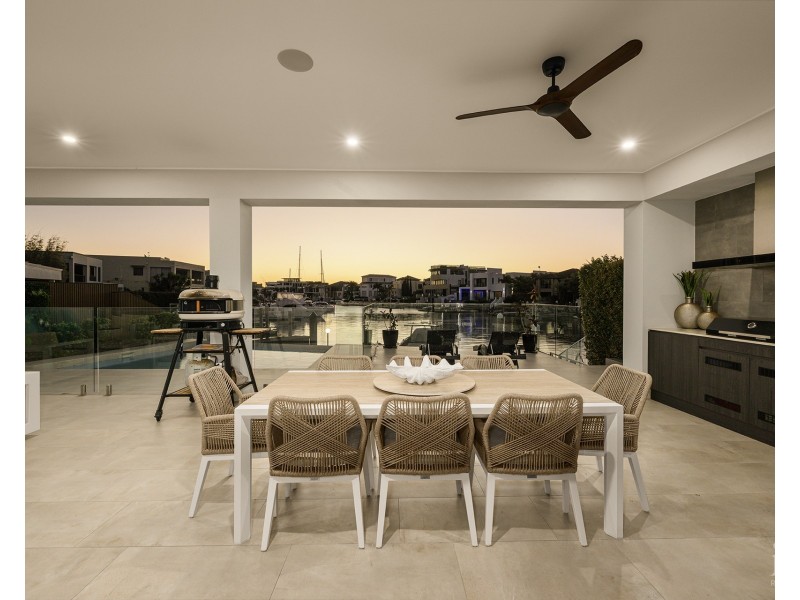 68 The Sovereign Mile, Sovereign Islands QLD 4216