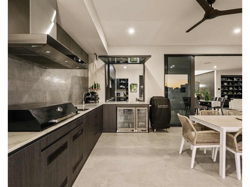 68 The Sovereign Mile, Sovereign Islands QLD 4216