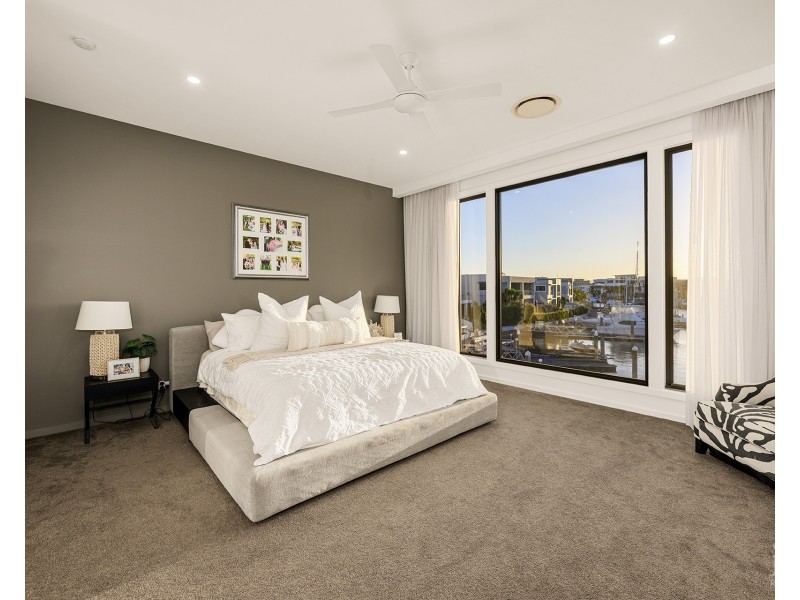 68 The Sovereign Mile, Sovereign Islands QLD 4216