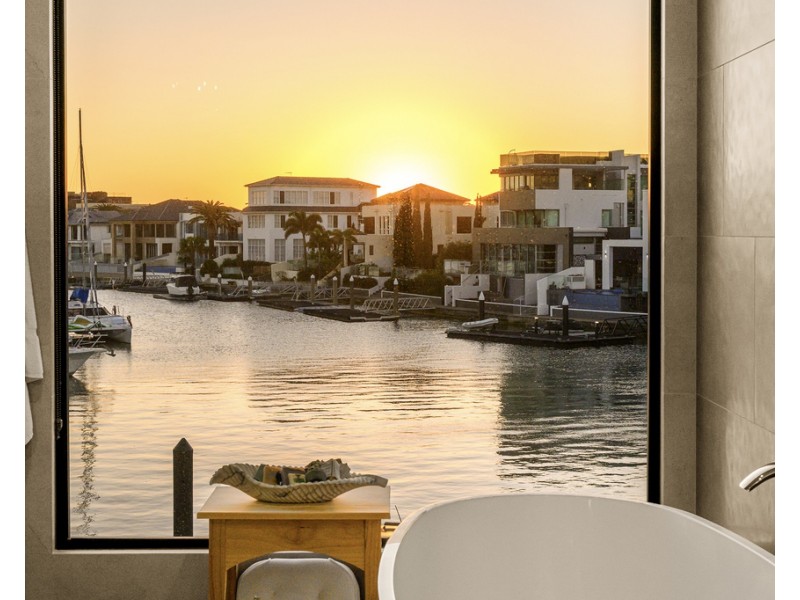 68 The Sovereign Mile, Sovereign Islands QLD 4216