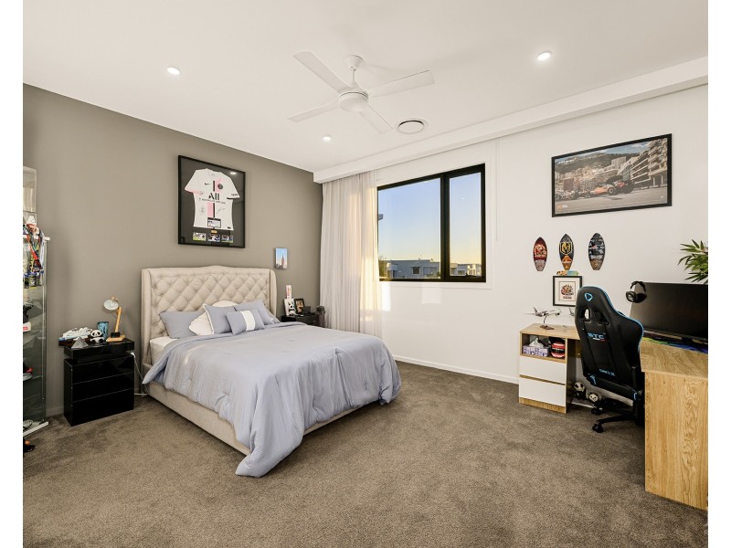 68 The Sovereign Mile, Sovereign Islands QLD 4216