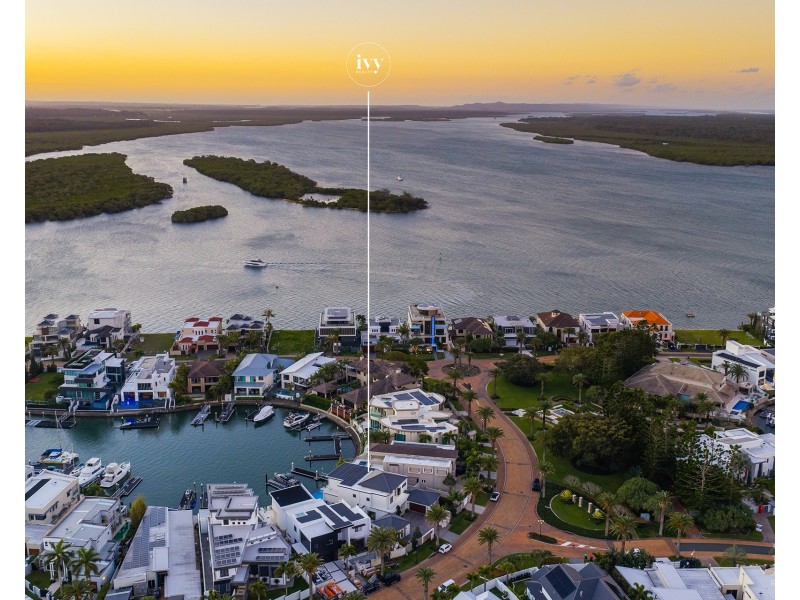 68 The Sovereign Mile, Sovereign Islands QLD 4216
