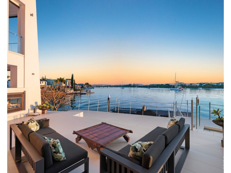 22 Queen Anne Court, Sovereign Islands QLD 4216