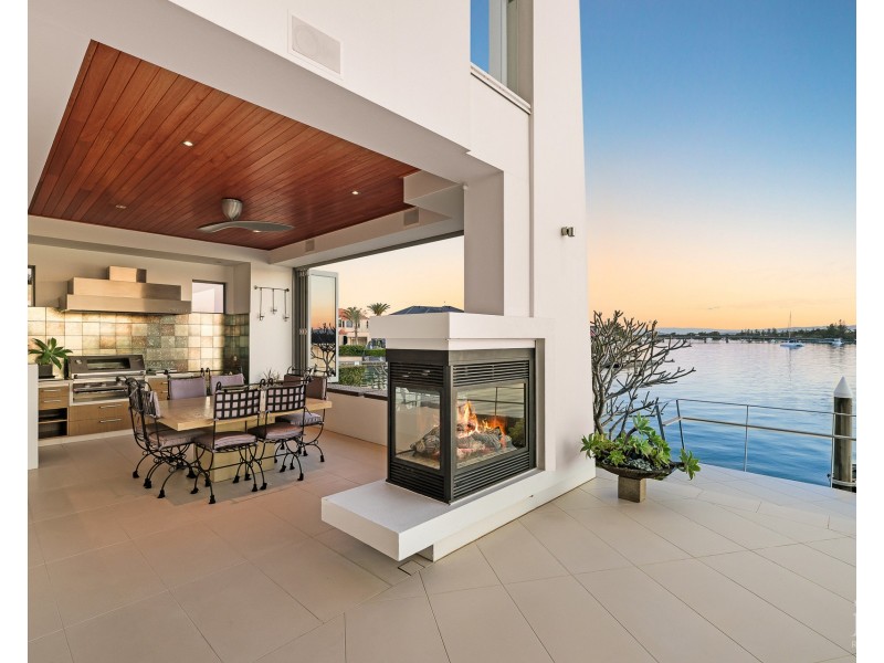 22 Queen Anne Court, Sovereign Islands QLD 4216