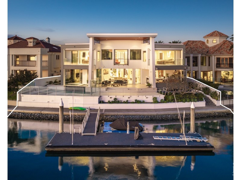 22 Queen Anne Court, Sovereign Islands QLD 4216