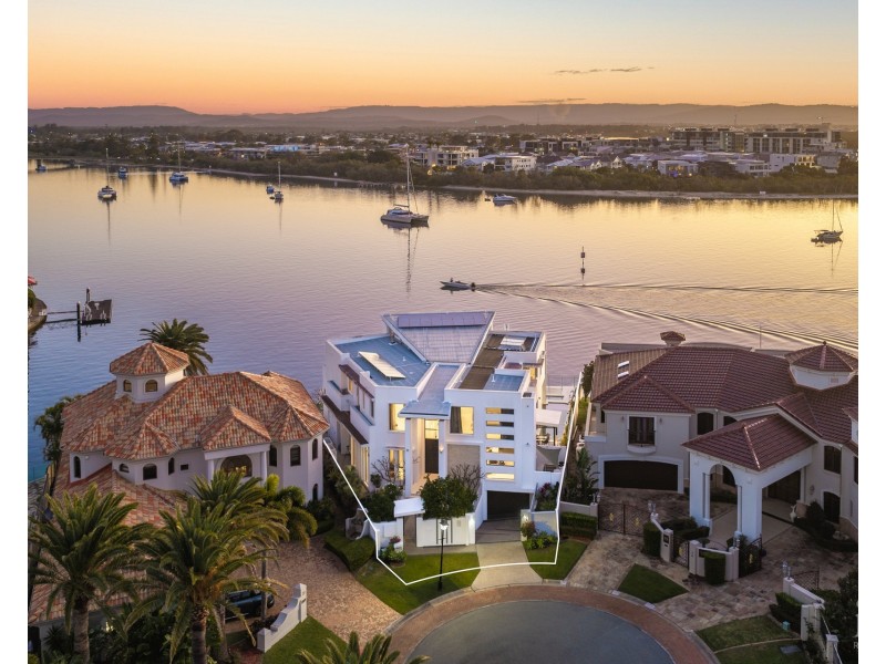 22 Queen Anne Court, Sovereign Islands QLD 4216