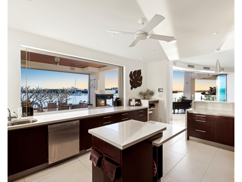 22 Queen Anne Court, Sovereign Islands QLD 4216