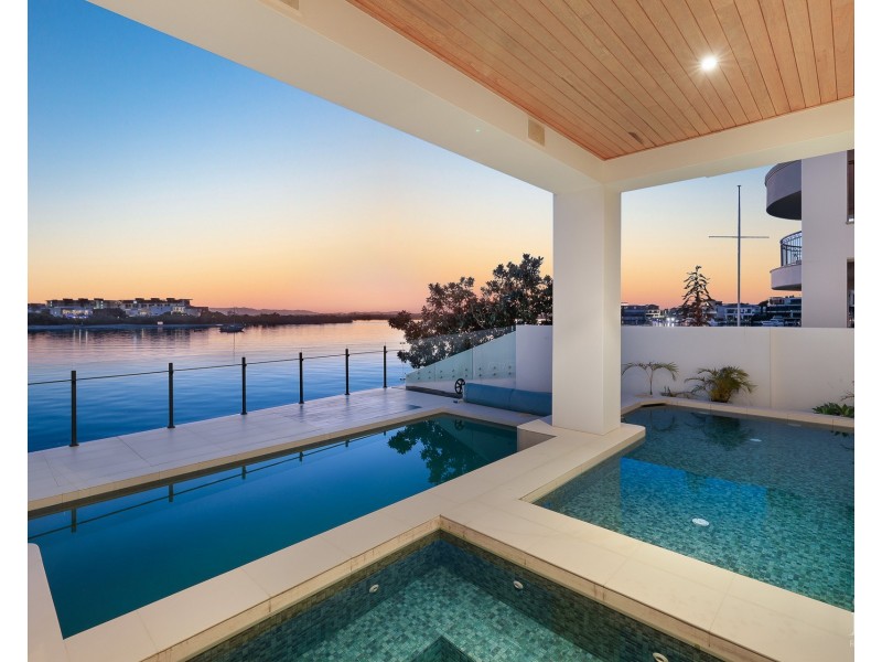 22 Queen Anne Court, Sovereign Islands QLD 4216