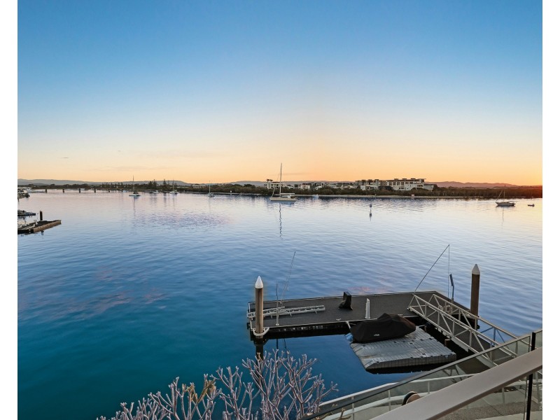 22 Queen Anne Court, Sovereign Islands QLD 4216