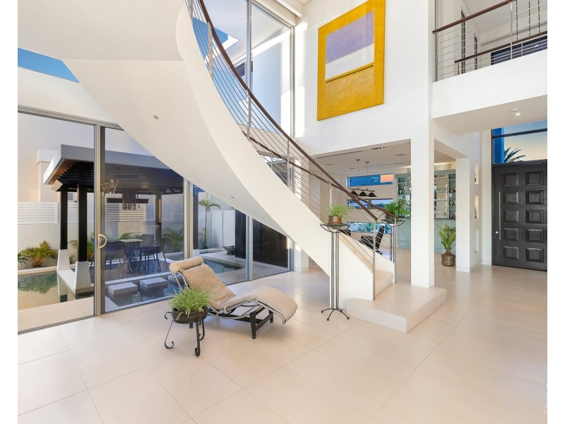 22 Queen Anne Court, Sovereign Islands QLD 4216