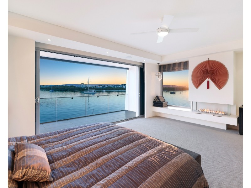 22 Queen Anne Court, Sovereign Islands QLD 4216