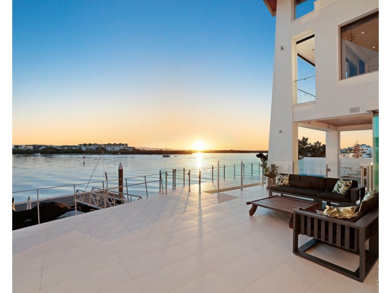 22 Queen Anne Court, Sovereign Islands QLD 4216