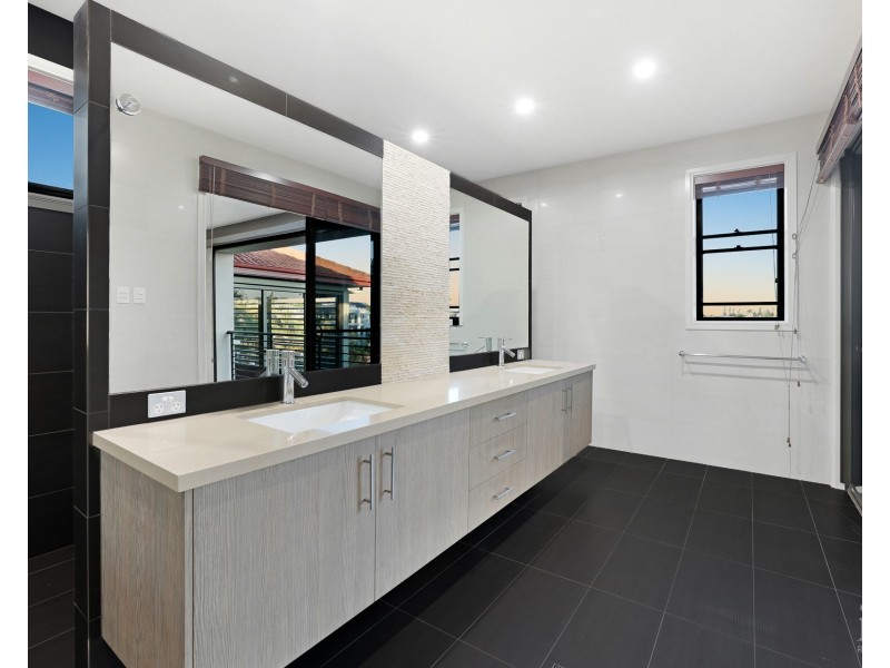 3103 Riverleigh Drive, Hope Island QLD 4212