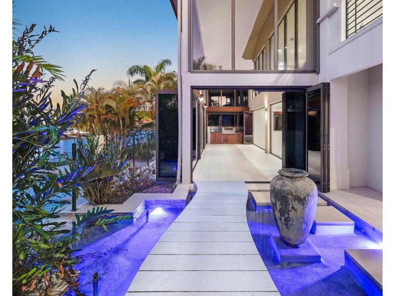 3103 Riverleigh Drive, Hope Island QLD 4212