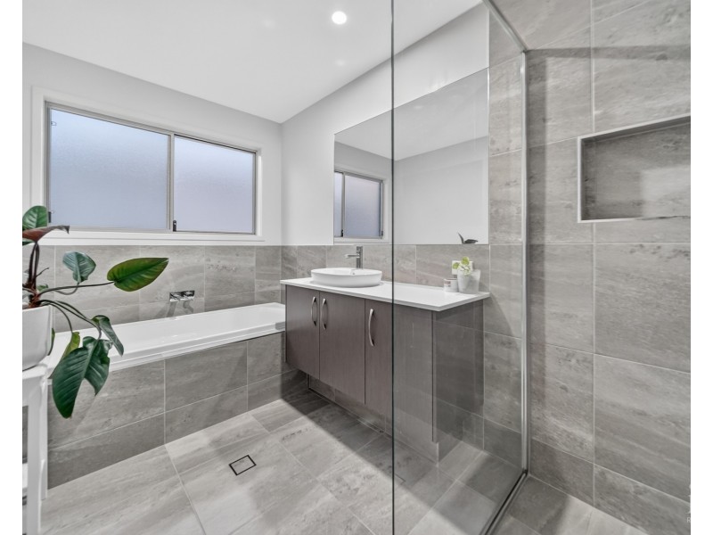 7828 Pavilions Close, Hope Island QLD 4212