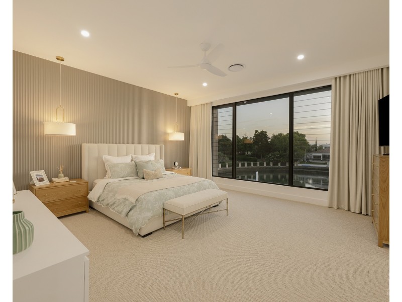 4 Regents Court, Sovereign Islands QLD 4216