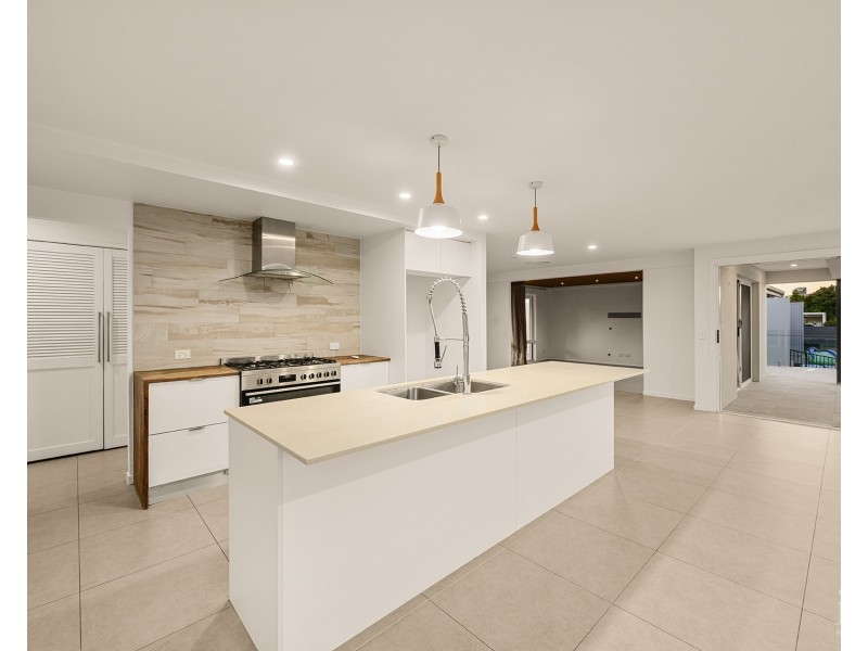 1 Rudd Street, Broadbeach Waters QLD 4218